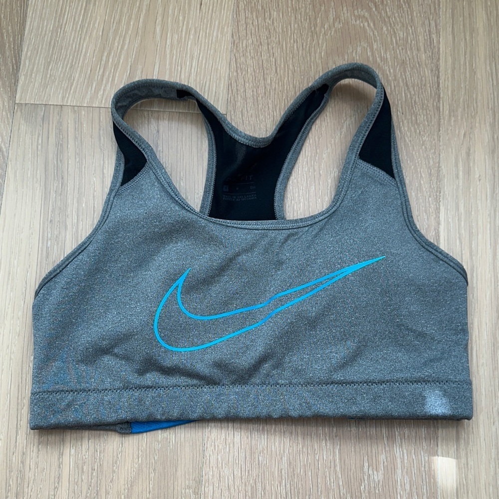 Nike Sports Bra Womens Workout Gym Running Tank Crop Top Athletic Athleisure - Picture 1 of 10